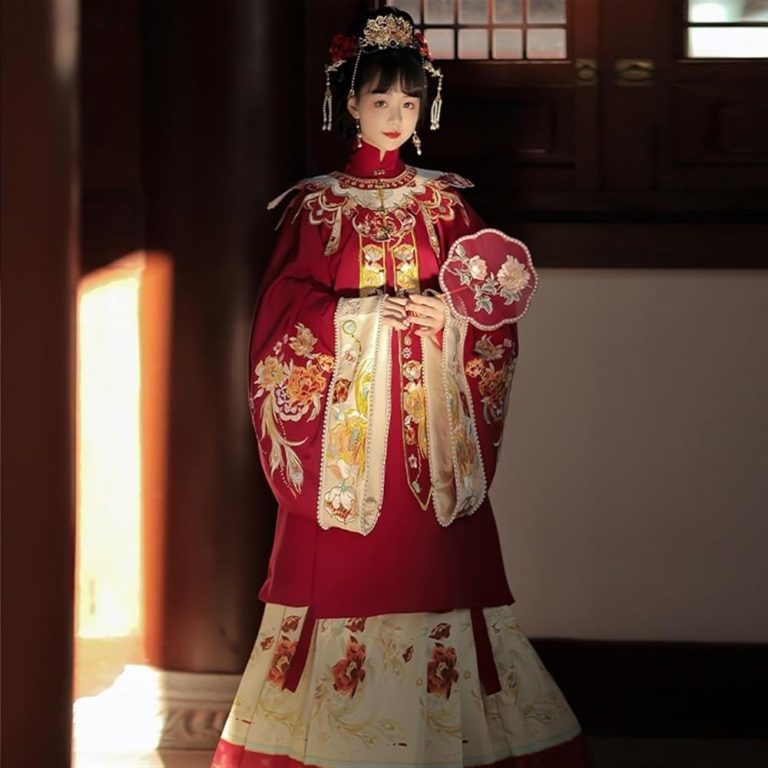 Modern and Traditional Styles Combined in Wedding Hanfu